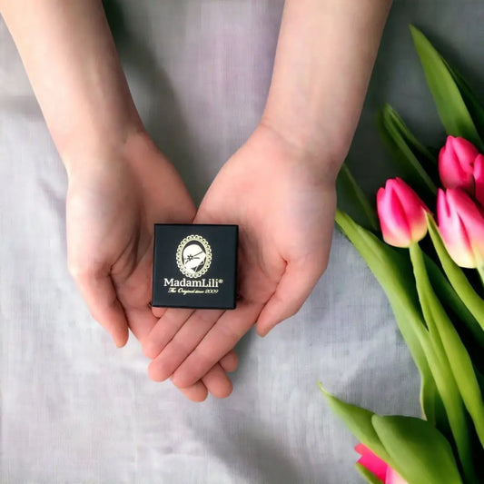 Madamlili echte moss + earth zilveren ketting met zwaluw.