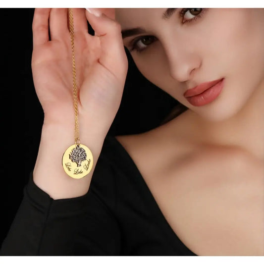 Madamlili vergulde ketting met gegraveerde hanger