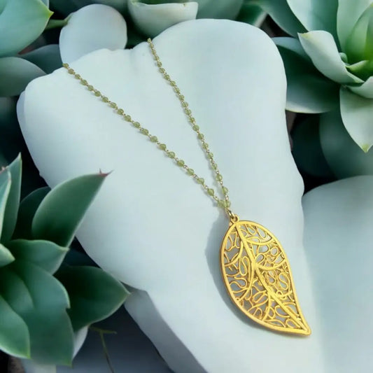 Madamlilinedelstenen halsketting lenteblad met peridot.