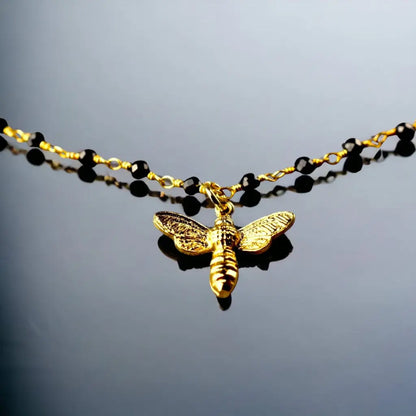 Madamlili gouden hommelarmband met onyx - edelsteenarmband