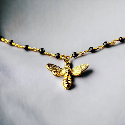 Madamlili gouden hommelarmband met onyx - edelsteenarmband