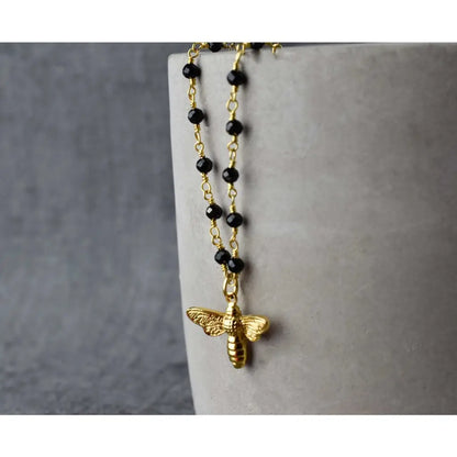 Madamlili onyx edelsteen ketting met bijenhanger goud.