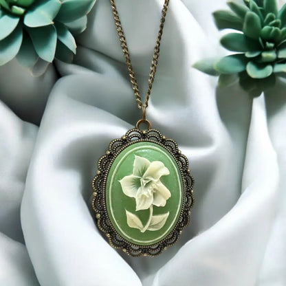 Madamlili bronzen ketting met xl 70’s vintage cameo hanger.