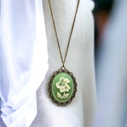 Madamlili bronzen ketting met xl 70’s vintage cameo hanger.