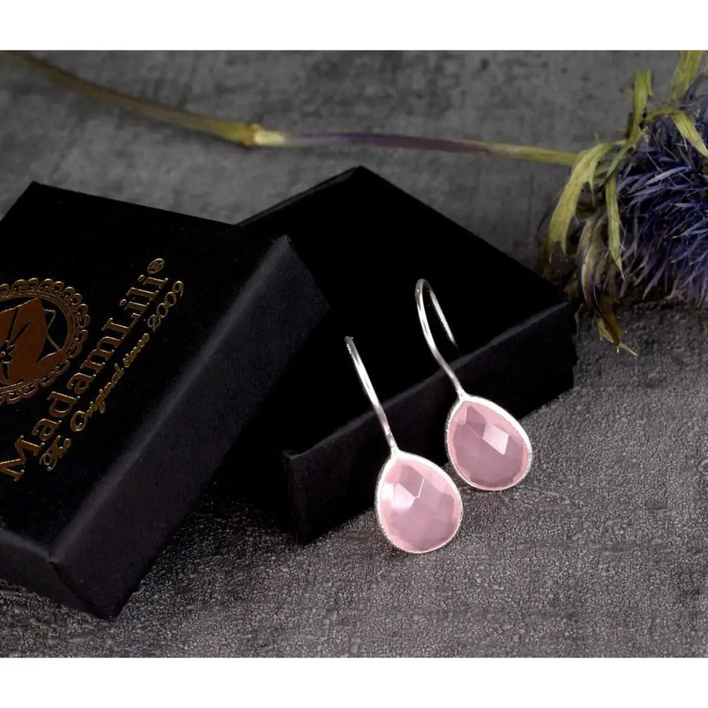 Madamlili 925 sterling zilveren rozenkwarts oorbellen.