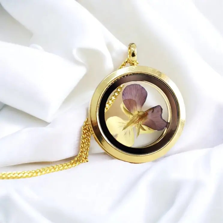Madamlili bloemenketting met geperste viooltjes. - sieraden