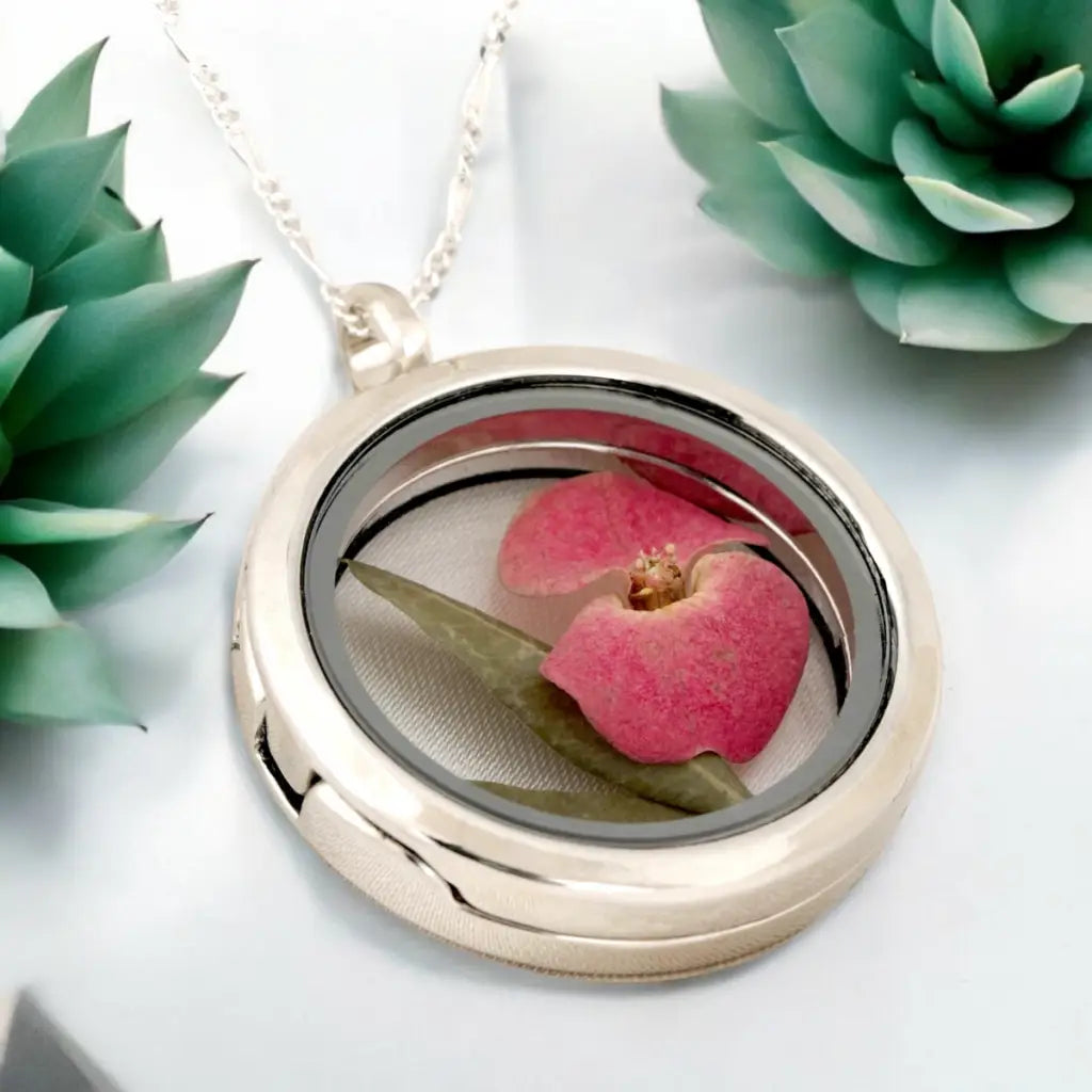 Madamlili christus doorn groen blad glas medaillon amulet