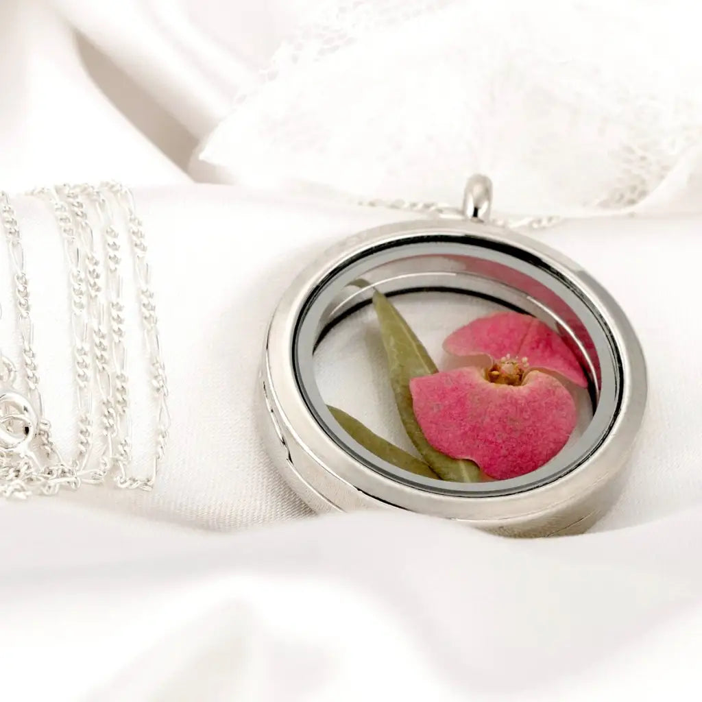 Madamlili christus doorn groen blad glas medaillon amulet