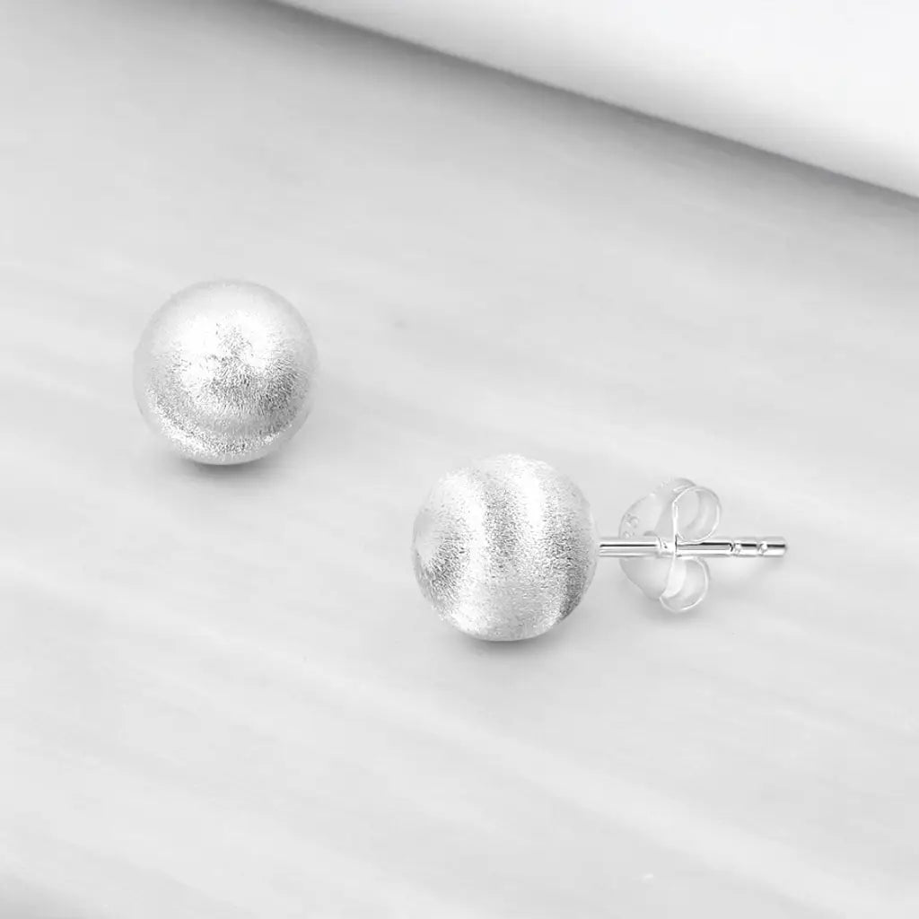 Madamlili geborstelde klassieke zilveren baloorknopjes