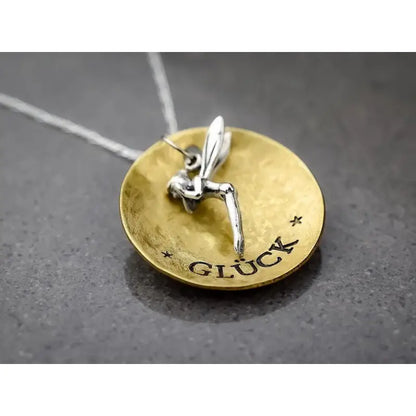 Madamlili geluk gegraveerde ketting met sprookjeshanger