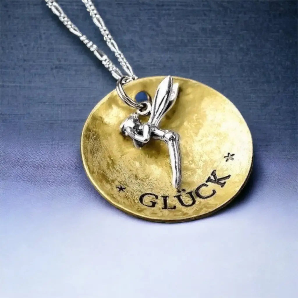 Madamlili geluk gegraveerde ketting met sprookjeshanger