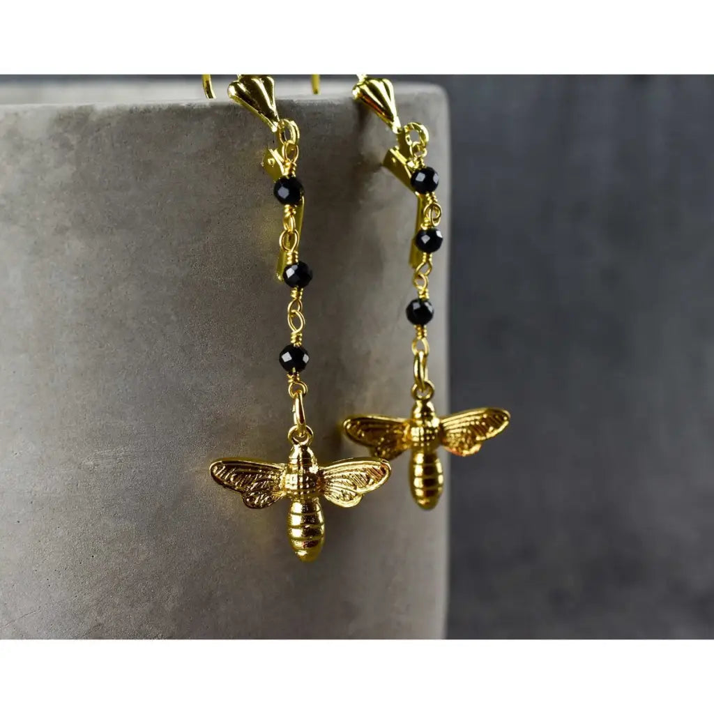 Madamlili gouden bijen oorbellen - edelsteen zwarte onyx