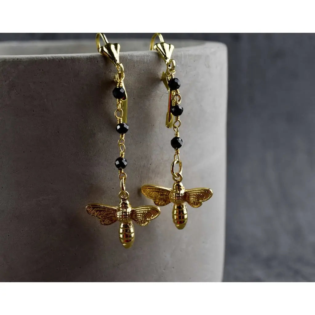 Madamlili gouden bijen oorbellen - edelsteen zwarte onyx
