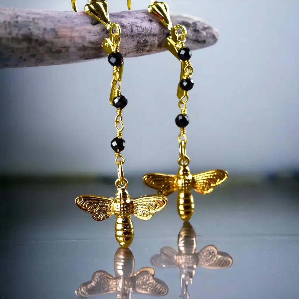 Madamlili gouden bijen oorbellen - edelsteen zwarte onyx