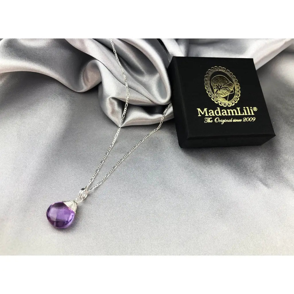 Madamlili ketting met druppelvormige hanger van amethist
