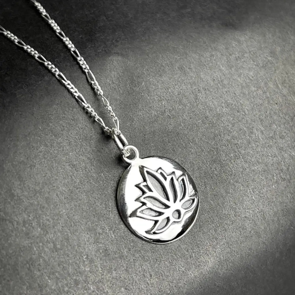 Madamlili ketting met lotushanger - 925 sterling zilver.