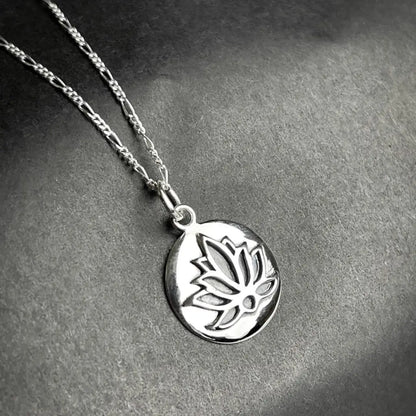 Madamlili ketting met lotushanger - 925 sterling zilver.