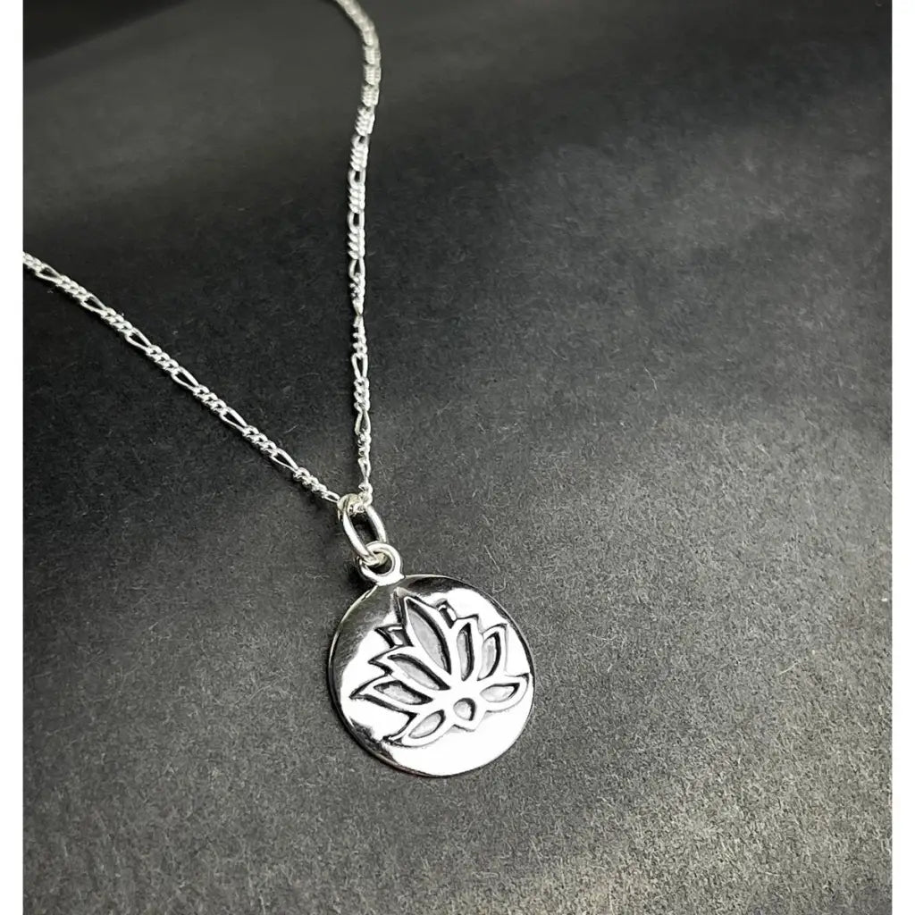 Madamlili ketting met lotushanger - 925 sterling zilver.