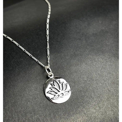Madamlili ketting met lotushanger - 925 sterling zilver.