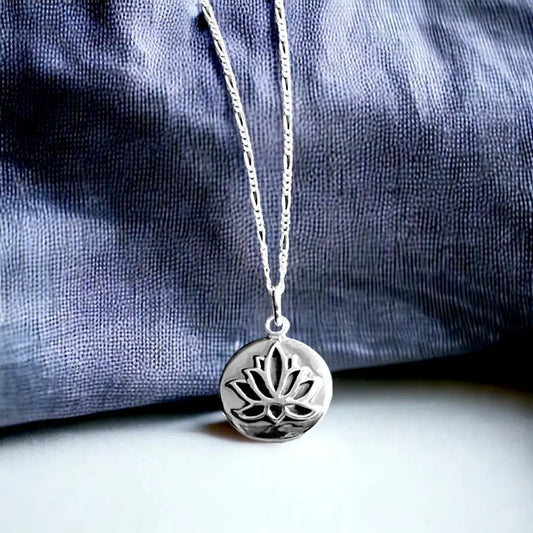 Madamlili ketting met lotushanger - 925 sterling zilver.