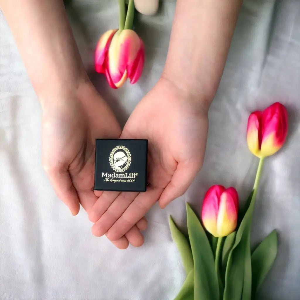 Madamlili matte klassieke huggie hoop earrings gemaakt