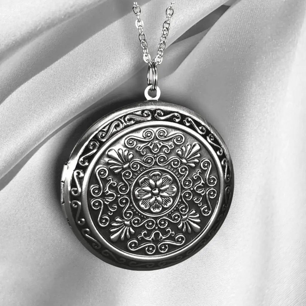 Madamlili medallion. - sieraden