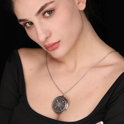 Madamlili medallion. - sieraden