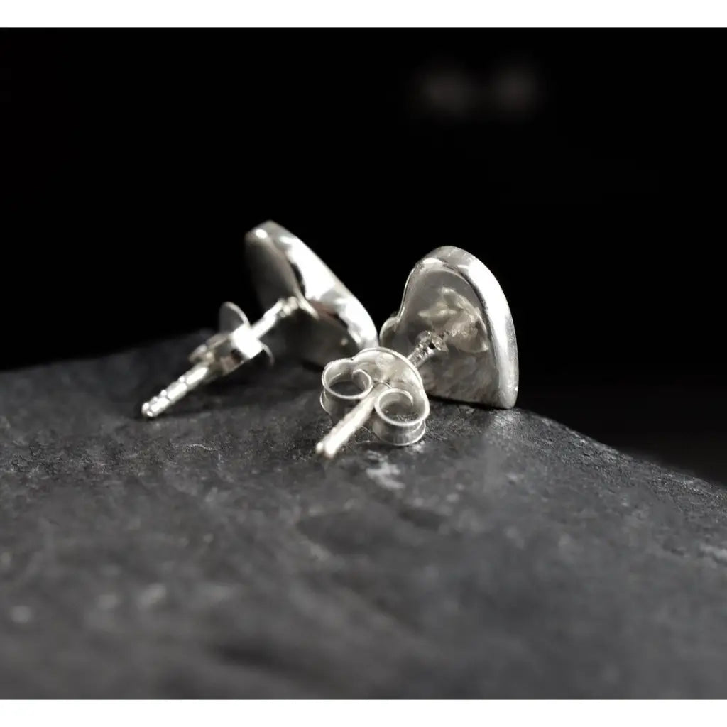 Madamlili parelmoer hart oorknopjes - 925 sterling zilver.