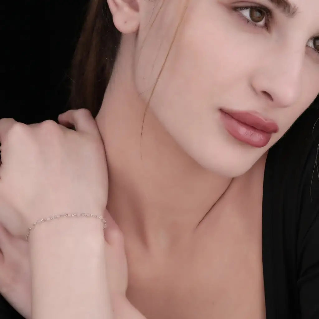 Madamlili rozenkwarts rond armband – verzilverde