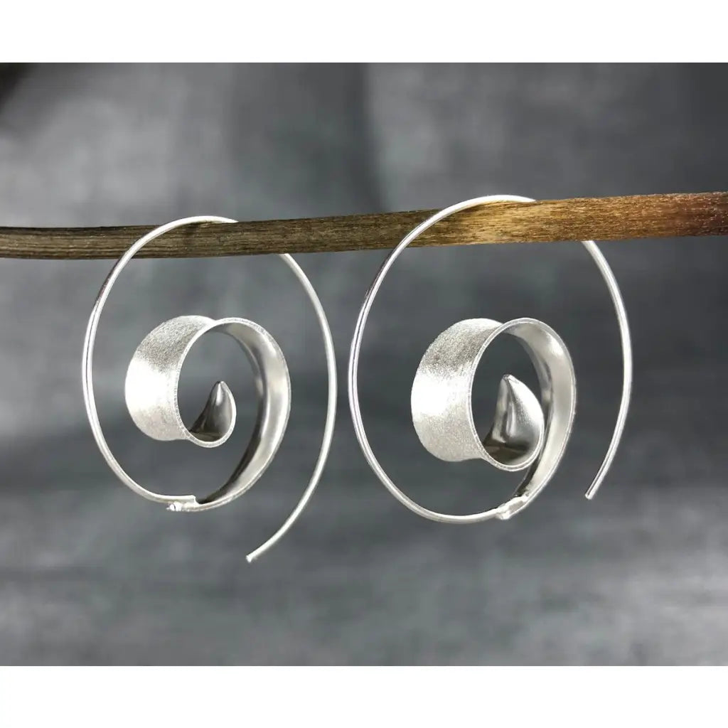 Madamlili spiraalvormige oorbellen gemaakt van 925 sterling