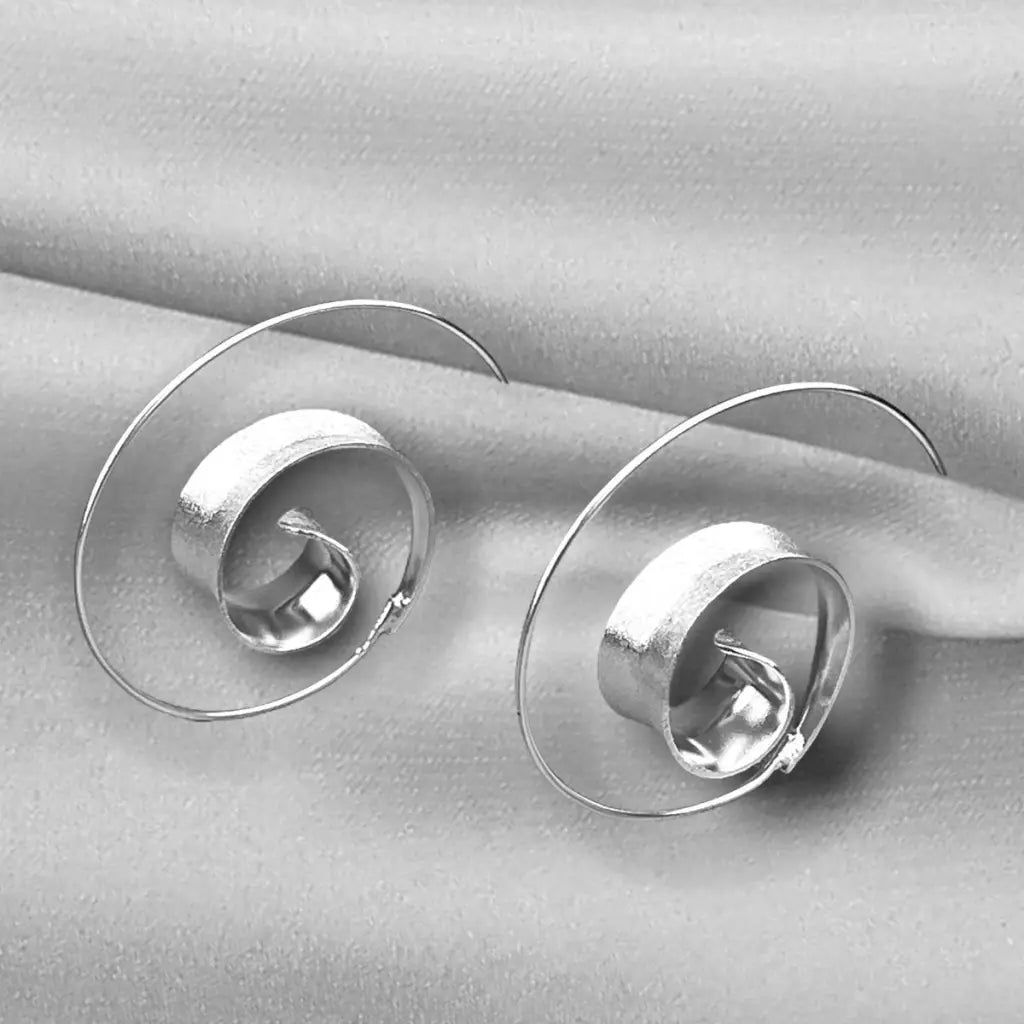 Madamlili spiraalvormige oorbellen gemaakt van 925 sterling
