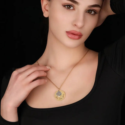 Madamlili vergulde ketting met gegraveerde hanger