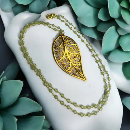 Madamlilinedelstenen halsketting lenteblad met peridot.