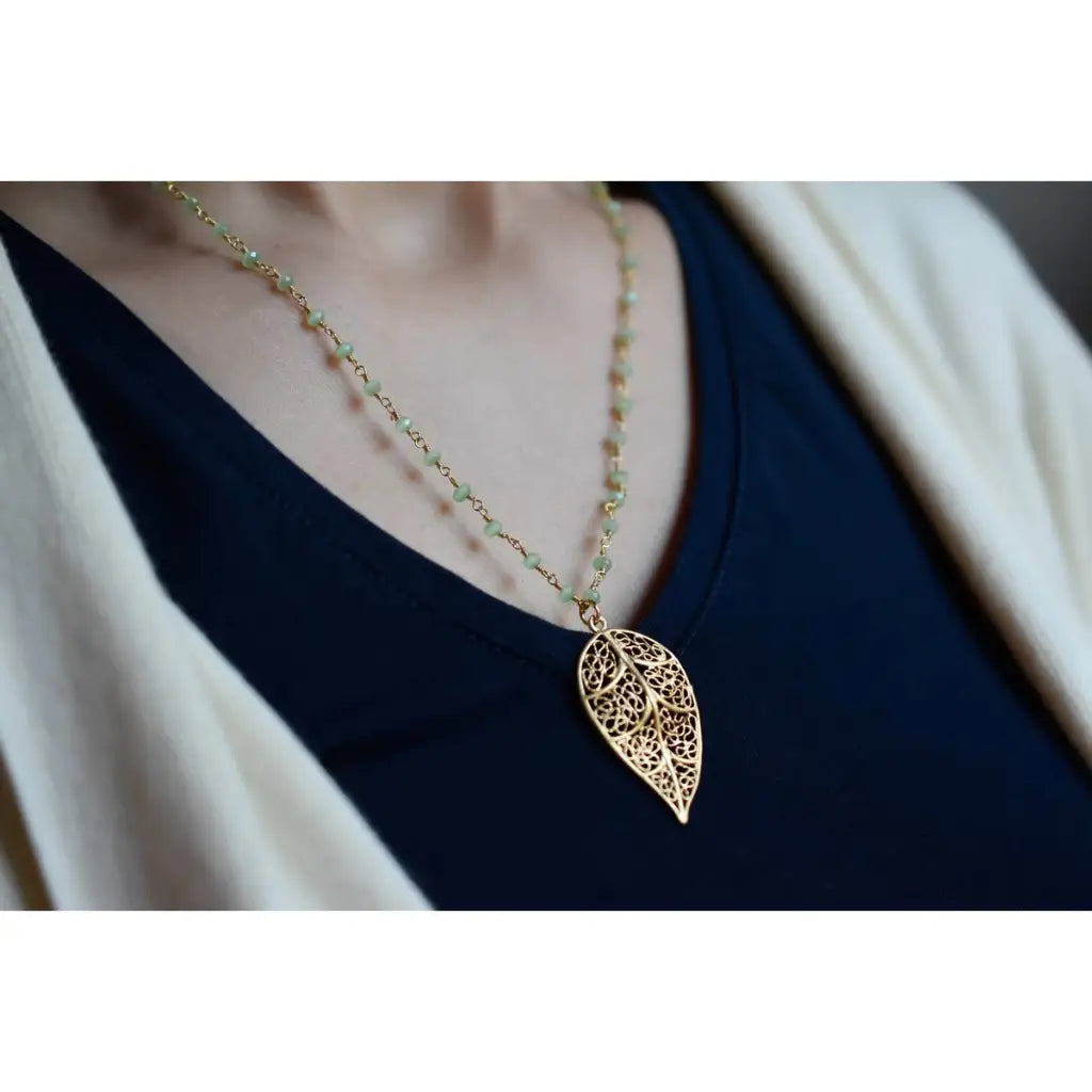 Madamlilinedelstenen halsketting lenteblad met peridot.